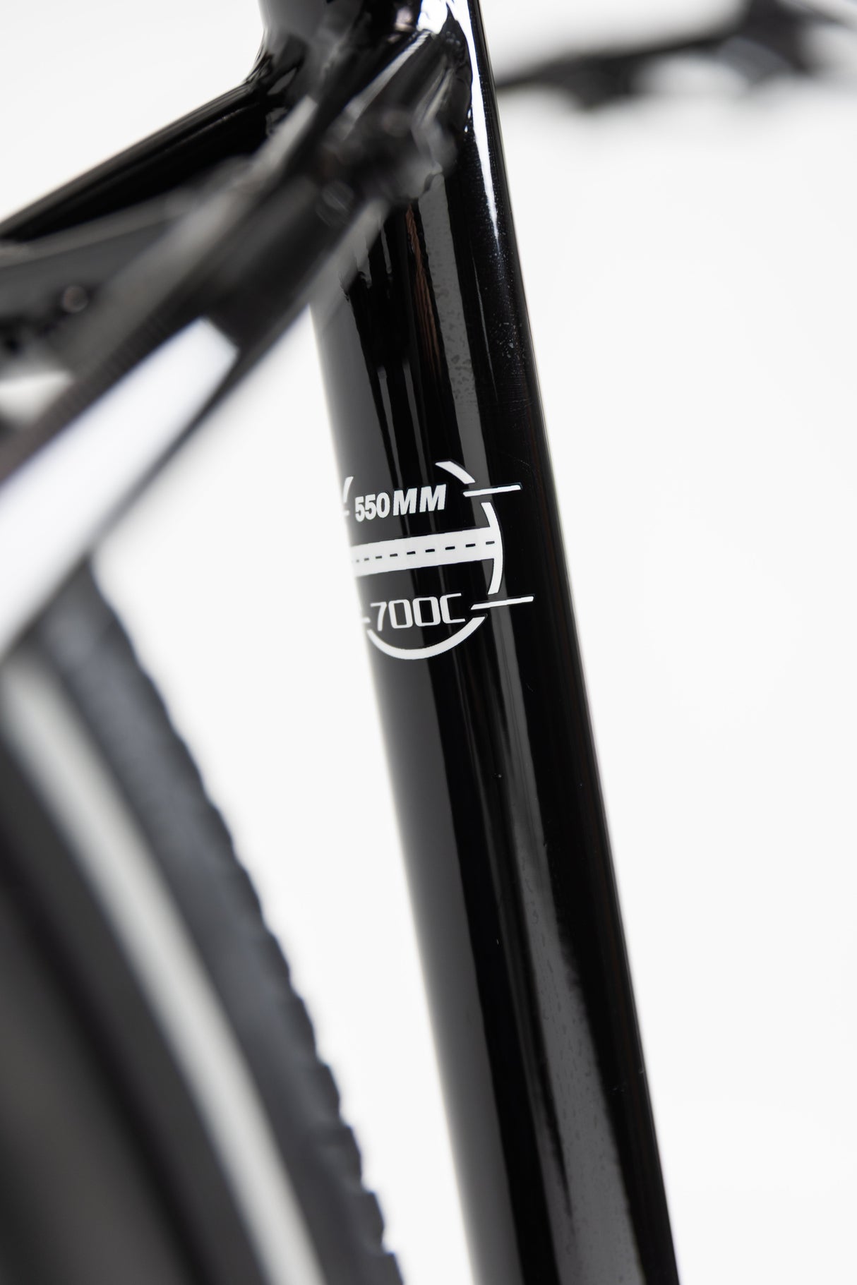 Sleek Black Surge Electric Commuter Bike: 90km Range, Carbon Drive, Lightweight Urban Ride