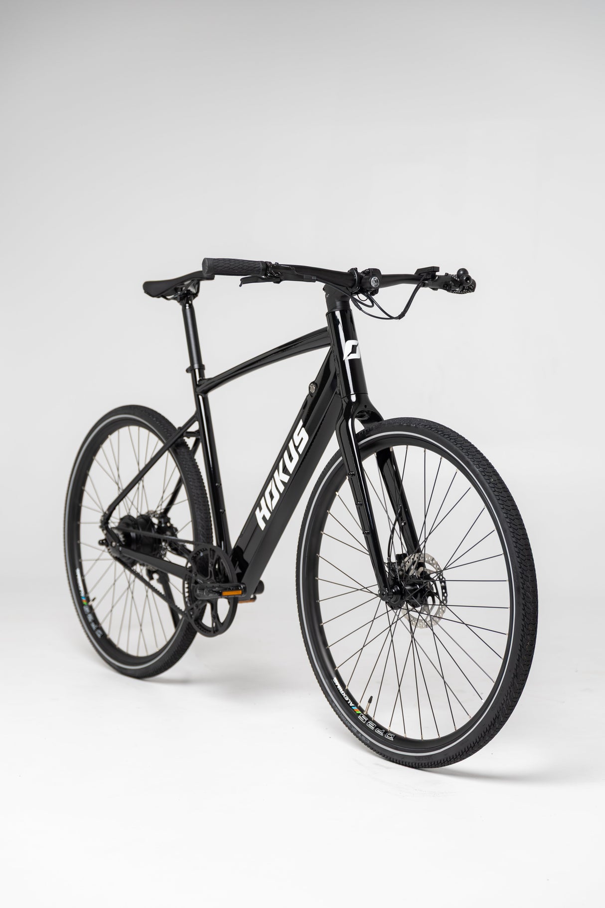Sleek Black Surge Electric Commuter Bike: 90km Range, Carbon Drive, Lightweight Urban Ride