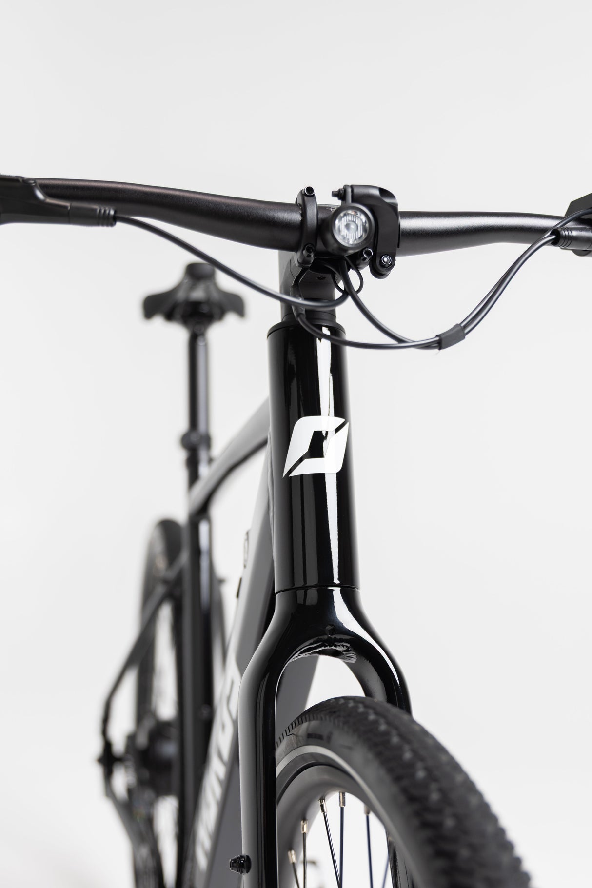 Sleek Black Surge Electric Commuter Bike: 90km Range, Carbon Drive, Lightweight Urban Ride