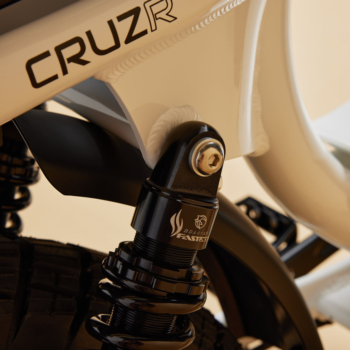 https://cdn.shopify.com/s/files/1/0731/3267/1295/files/Cruzr_Apr25_1x1LRFeatures_018.jpg?v=1746096744