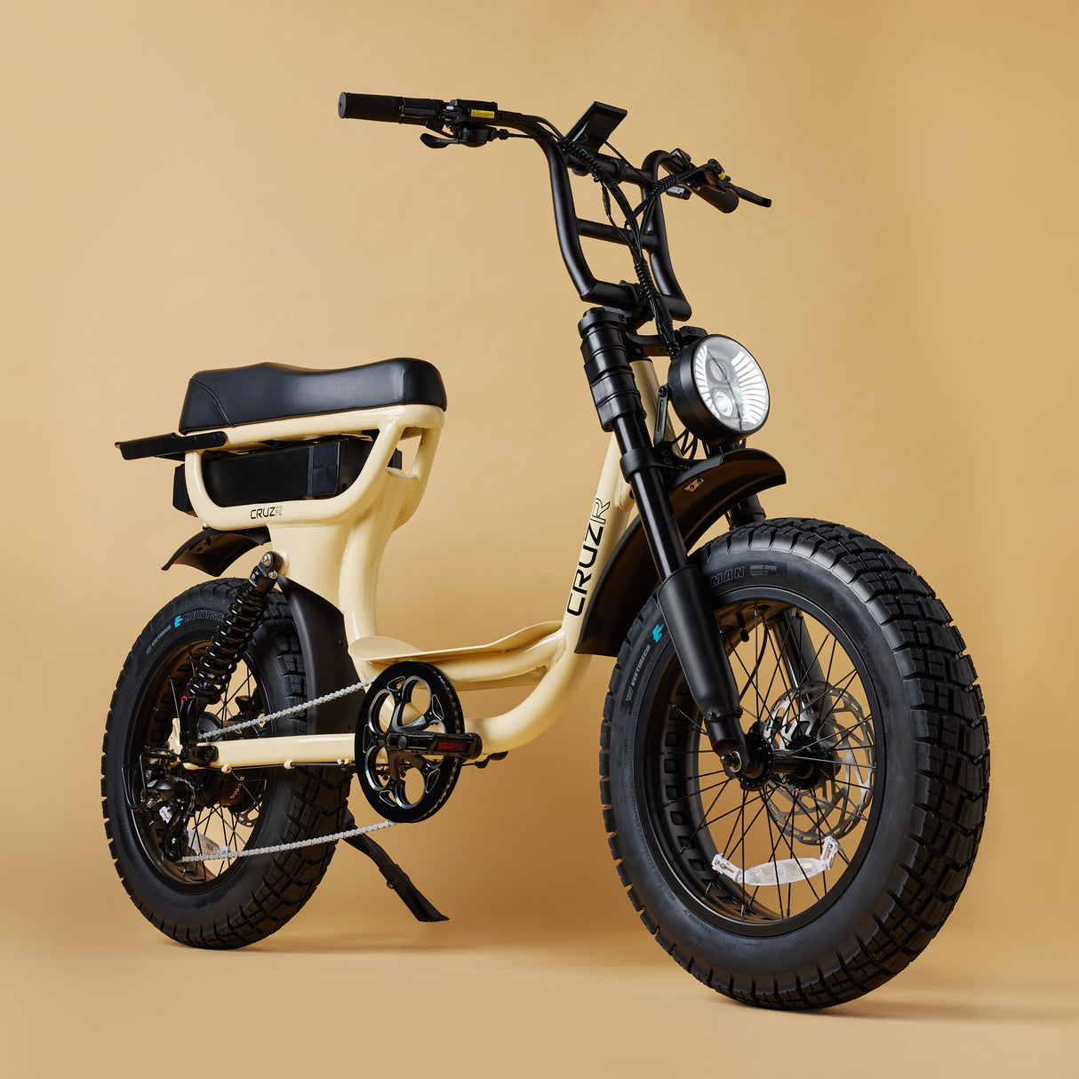 https://cdn.shopify.com/s/files/1/0731/3267/1295/files/swell_sand_black_hero_a49d20eb-34c9-495c-9667-ceca288523e8.jpg?v=1746096399