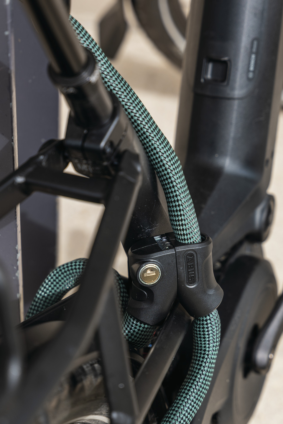 Abus Infinity Loop 1806 Chain Bike Lock: Flexible Double Loop Bicycle Security