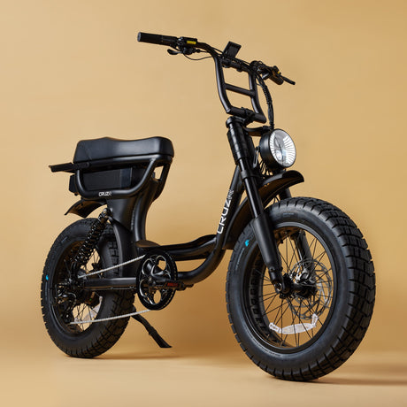 https://cdn.shopify.com/s/files/1/0731/3267/1295/files/swell_black_black_hero_24a4fcb7-f203-4cf5-8771-6a44ddc22b07.jpg?v=1746096351